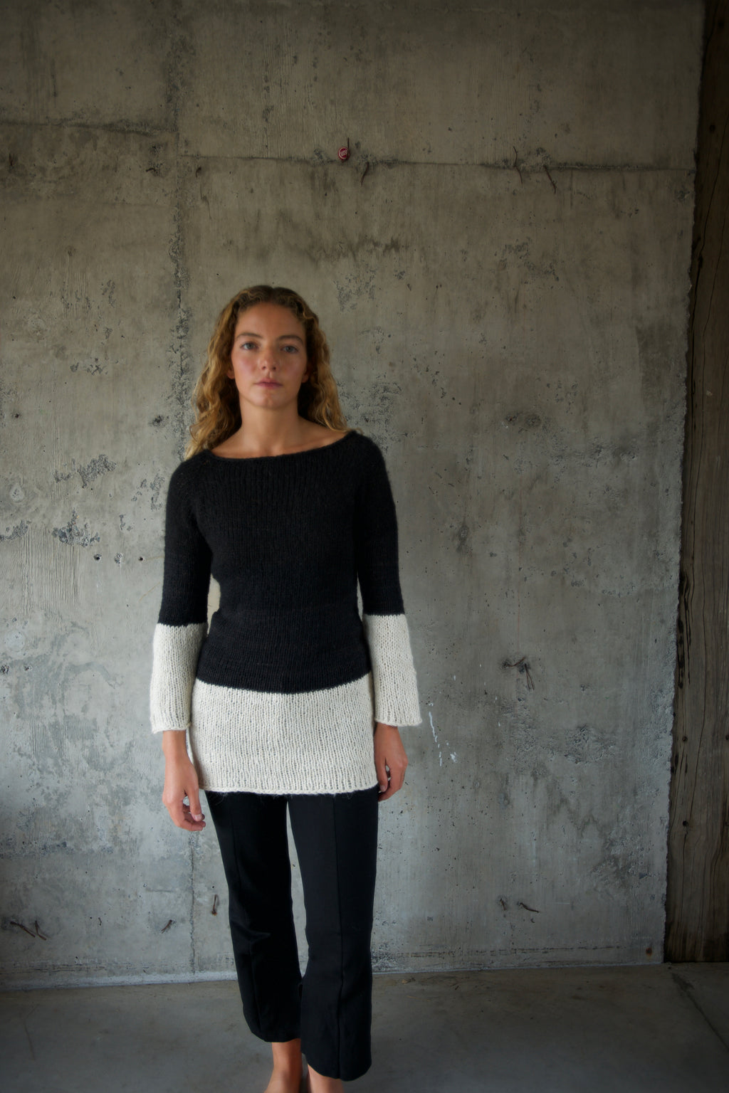 Sweater Alpaca Negro Puño Blanco