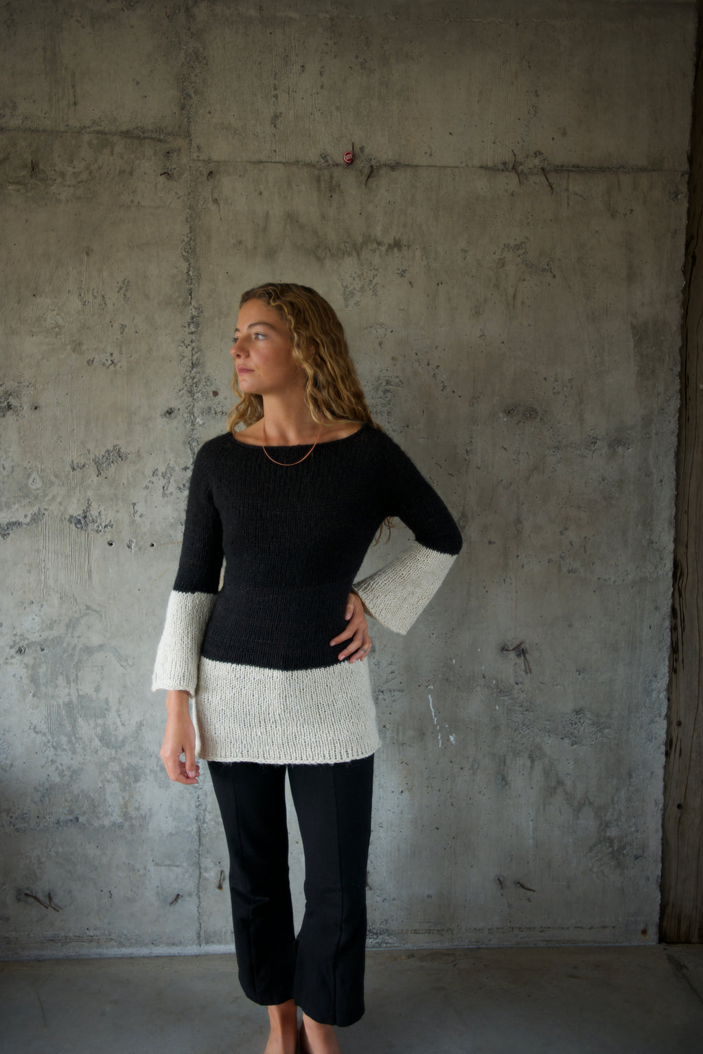 Sweater Alpaca Negro Puño Blanco