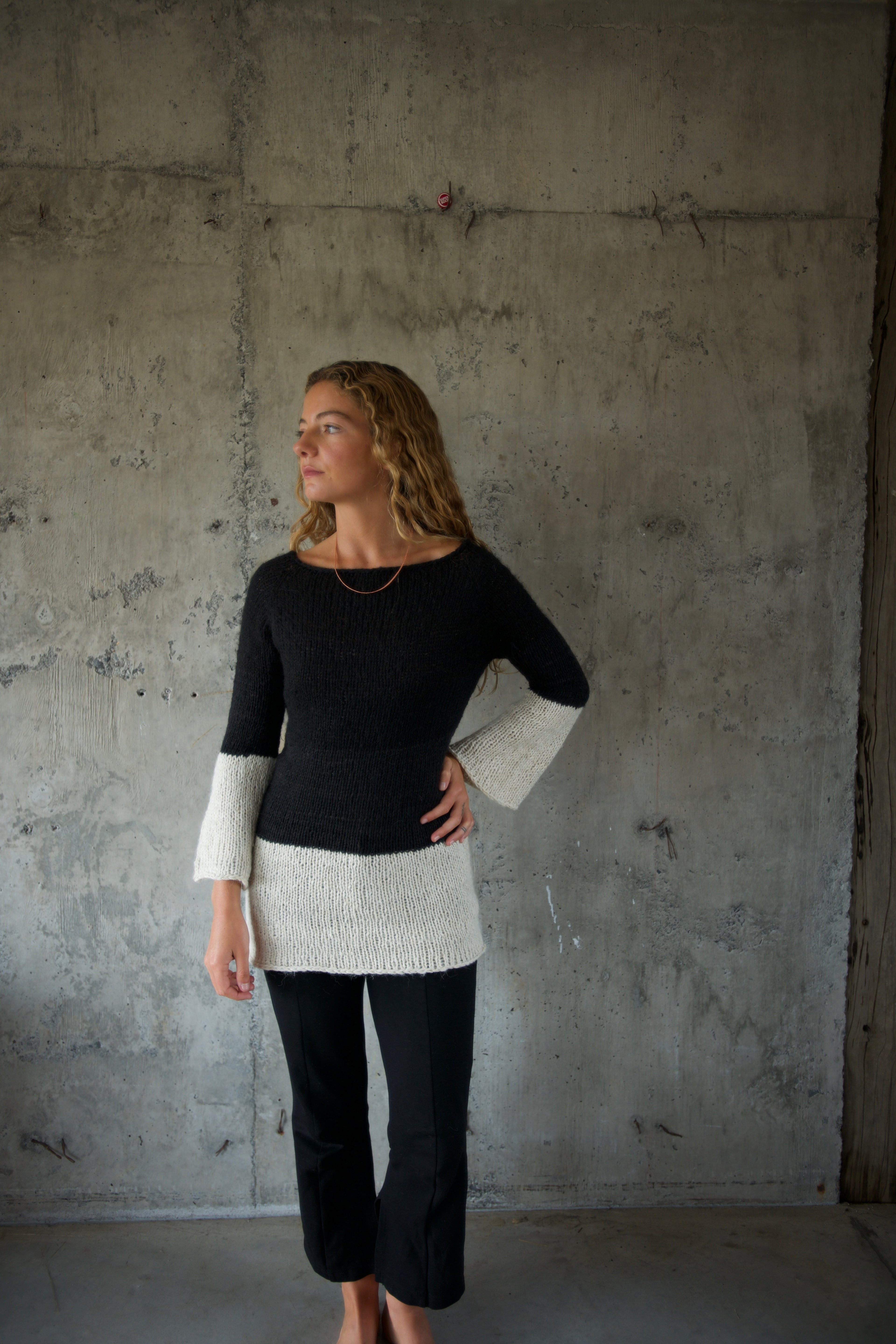 Sweater Alpaca Negro Puño Blanco