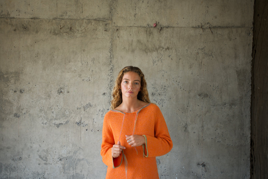 Sweater naranjo orilla colores