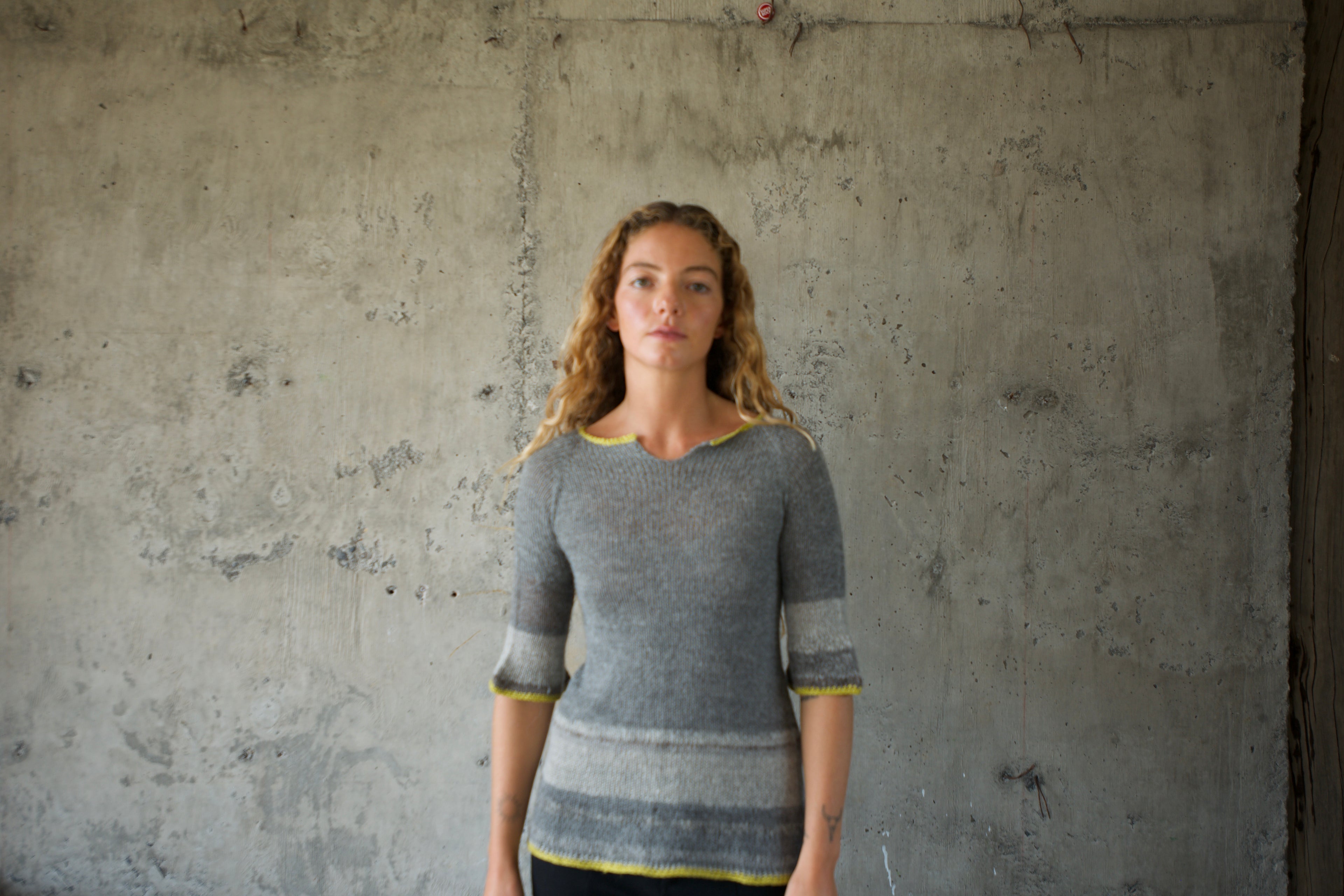 Sweater alpaca grises orilla