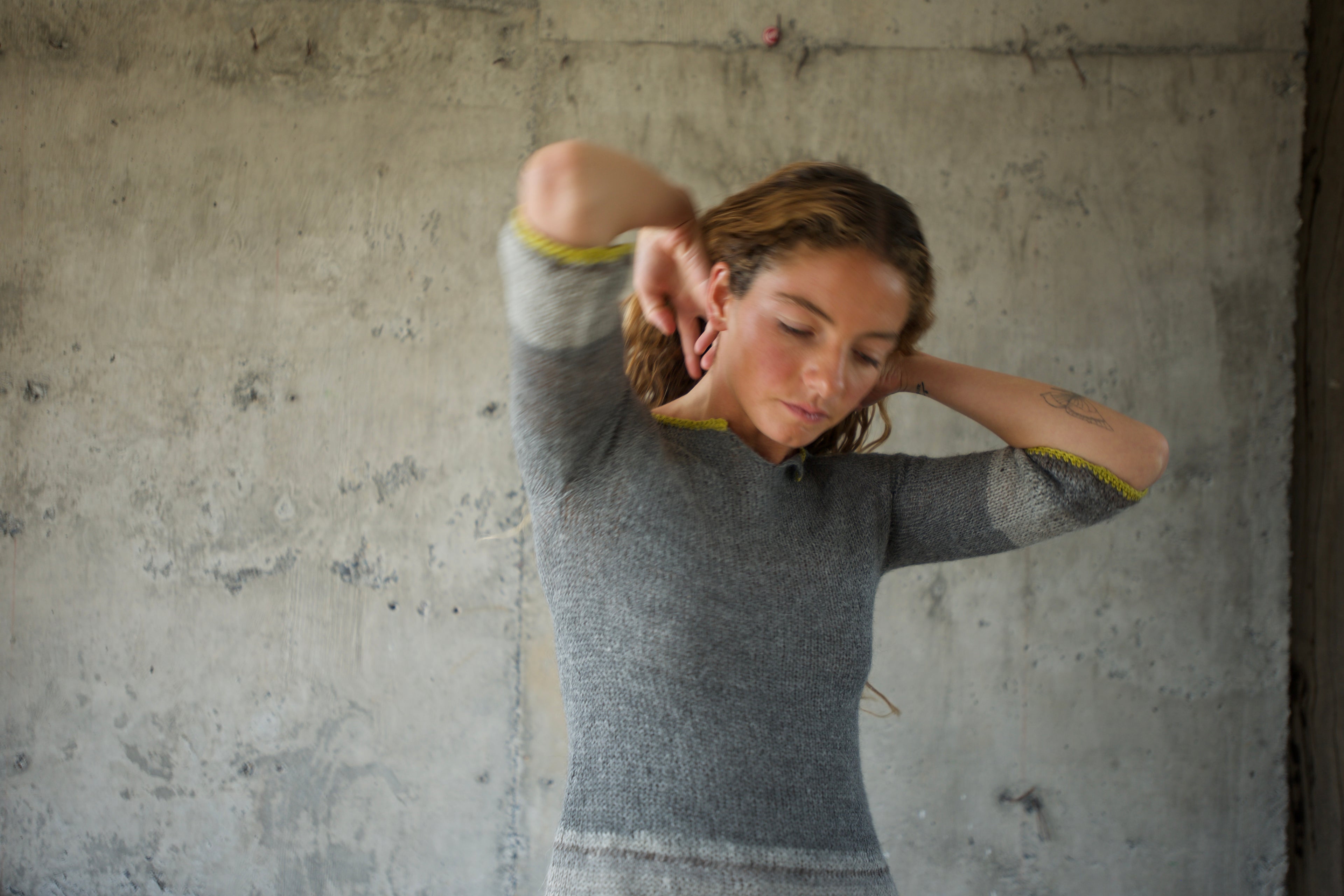 Sweater alpaca grises orilla