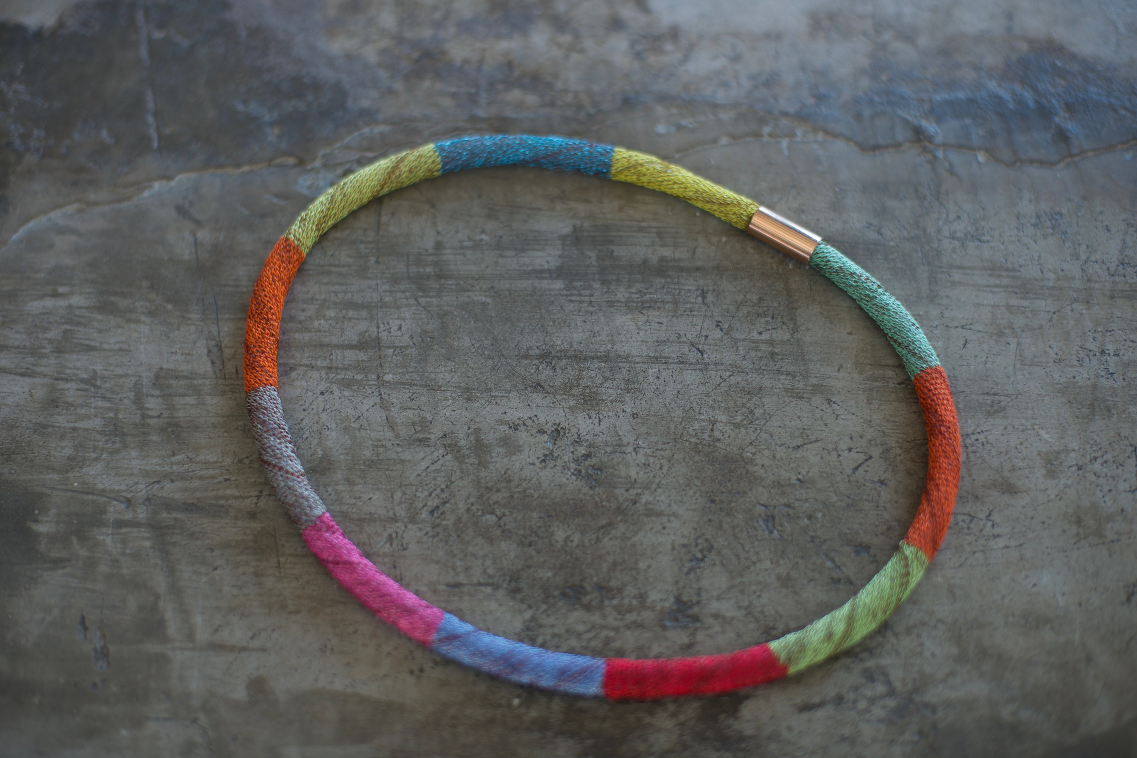 Collar redondo corto colores