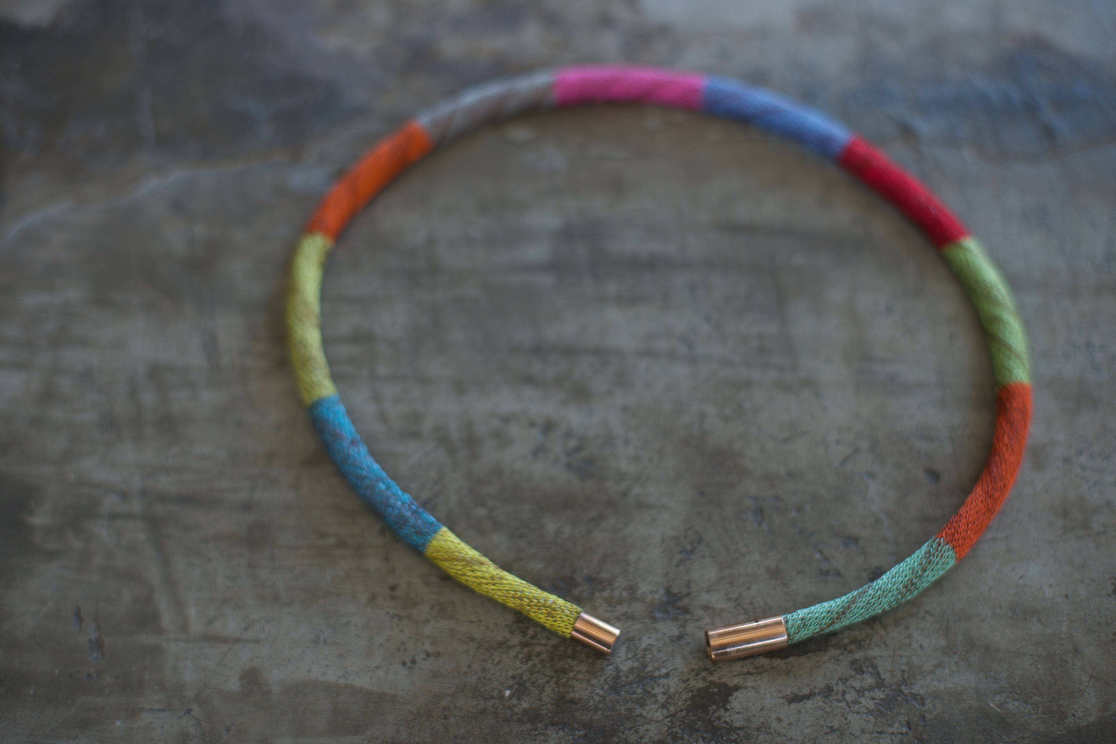 Collar redondo corto colores
