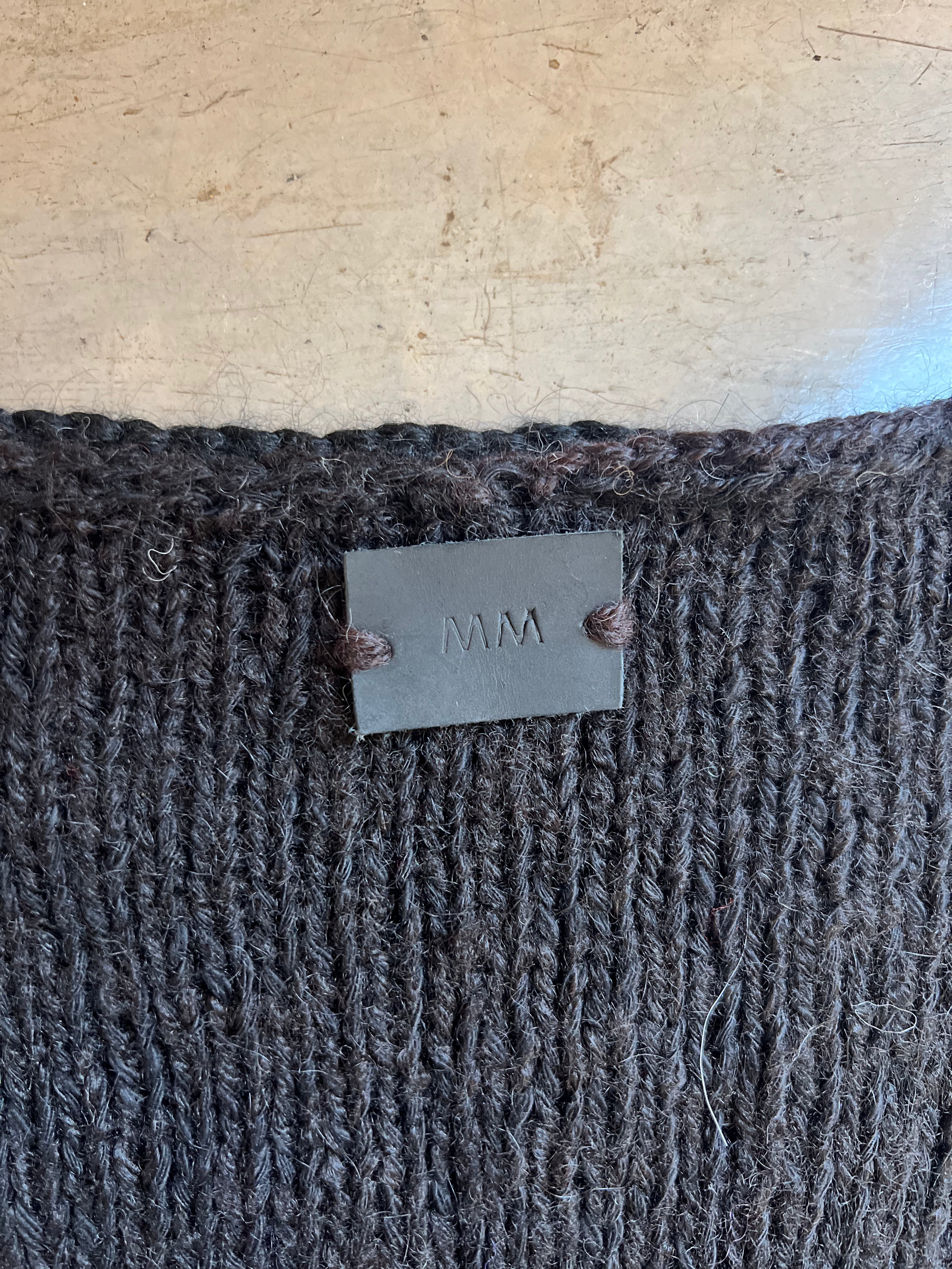 Sweater Alpaca Negro Puño Blanco